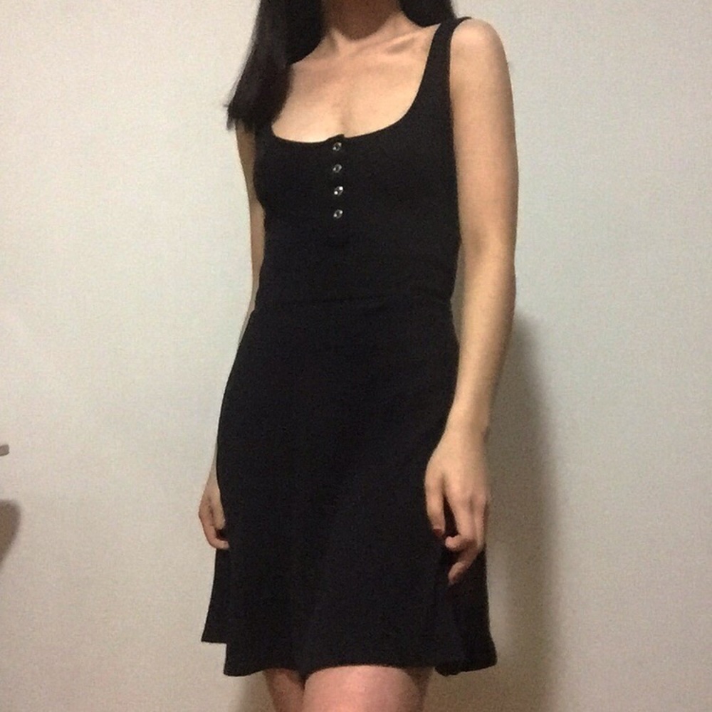 Scoop neck black button summer dress